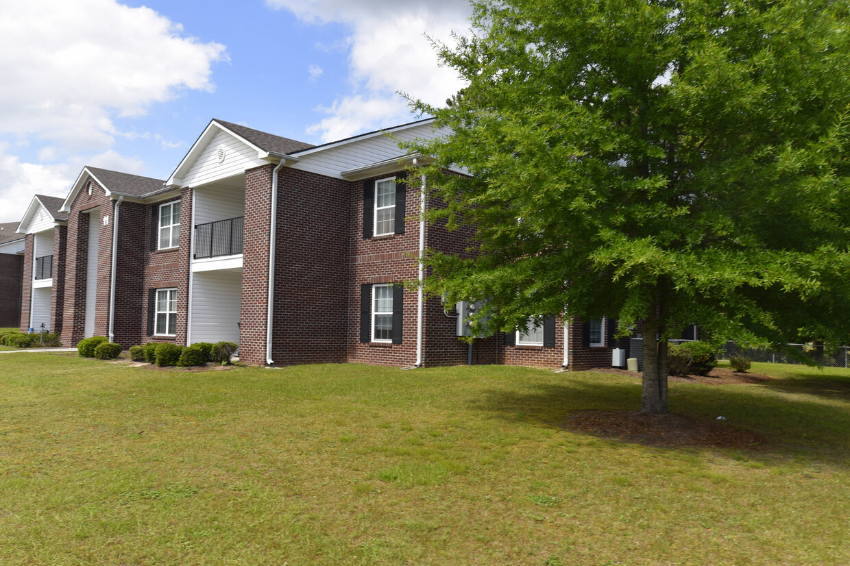 Primary Photo - Veranda Village Apartments