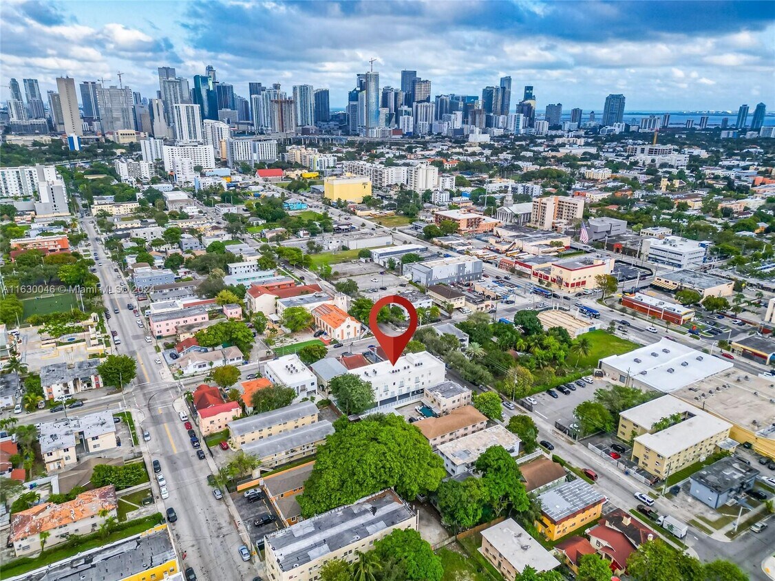 Primary Photo - 1021 NW 1st St