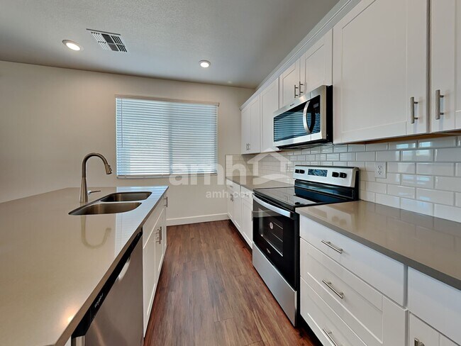 Building Photo - 17122 Puget Ave