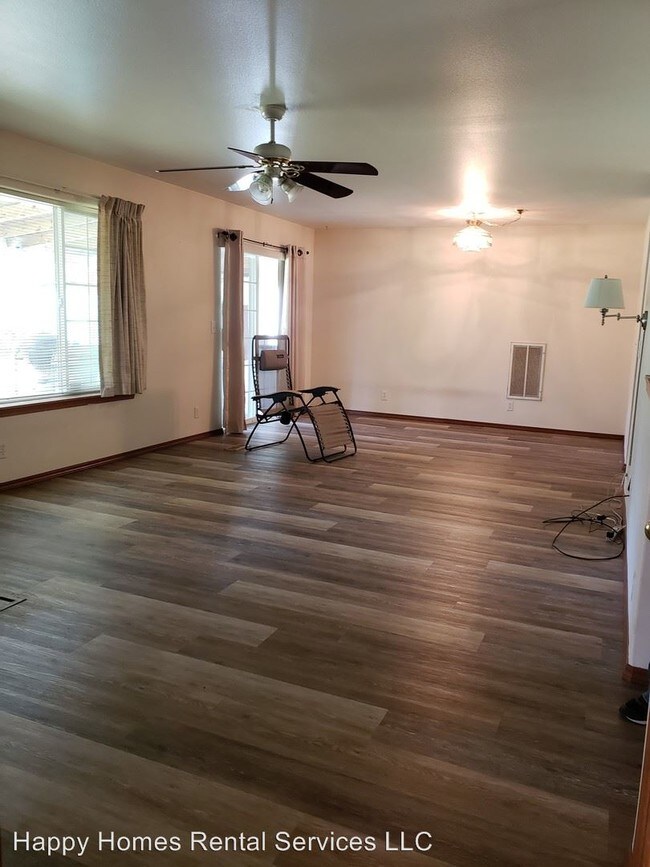 Building Photo - 5 br, 4 bath House - 31825 N. Barbara Ave.