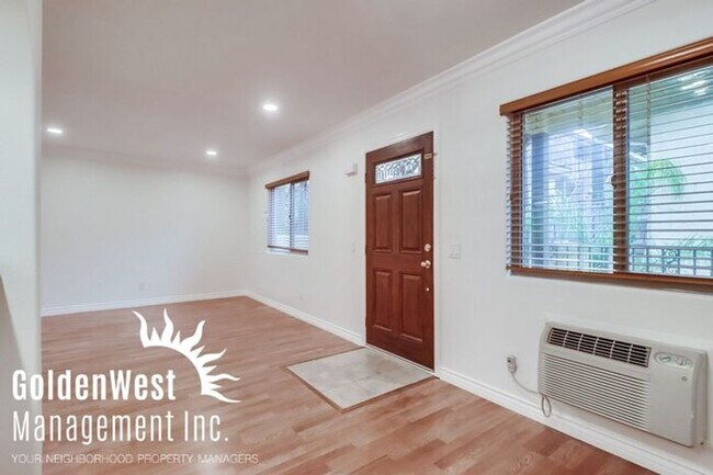 Building Photo - Upgraded 2Bdm 2Ba Condo in Gated Community...