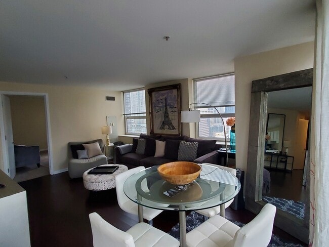 Foto del edificio - 545 N Dearborn St