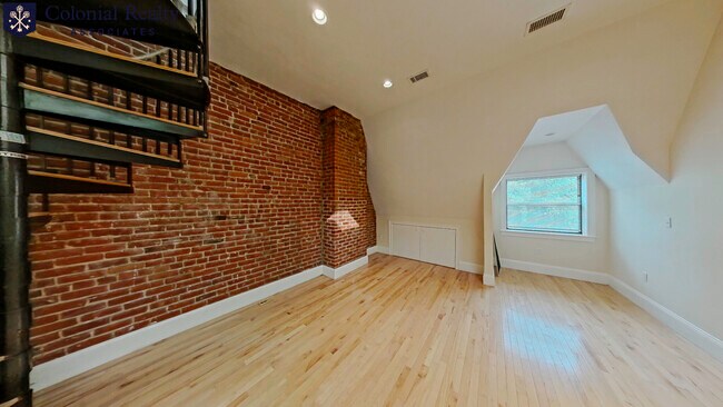 Foto del edificio - 1203 Beacon St