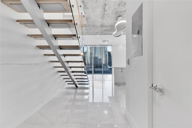 Foto del edificio - 690 SW 1st Ct