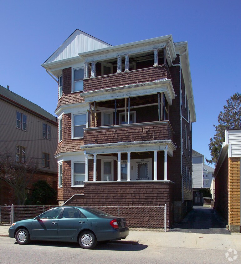 Foto del edificio - 303-305 E Main St