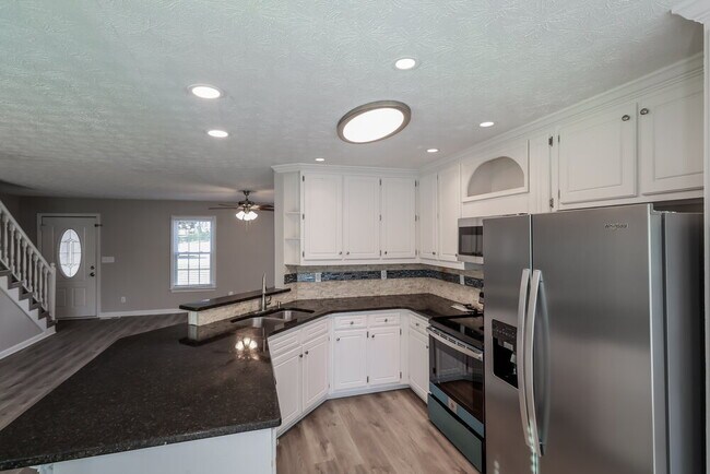 Building Photo - 700 Allen's Landing Dr SE