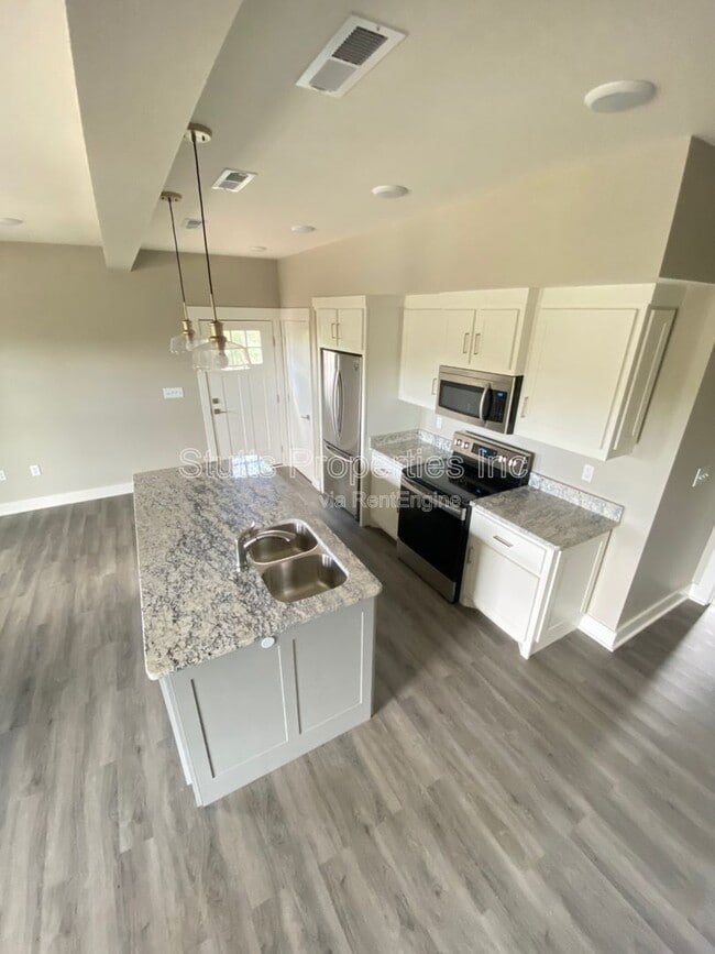 Building Photo - 213 Virginia Ave