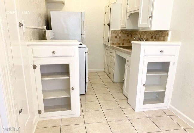 Building Photo - Studio, 1 bath  - 518 S Mariposa Ave