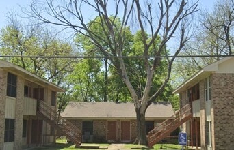 Building Photo - 812 E Palestine St