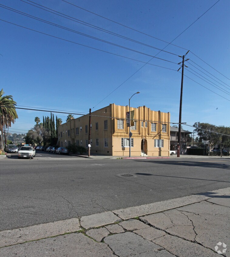 Foto del edificio - 1558 Hillhurst