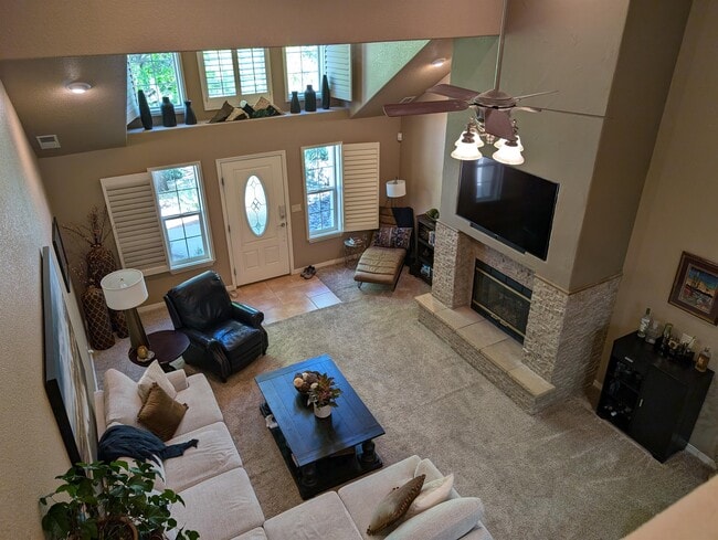 Building Photo - 102 C Racquet Dr