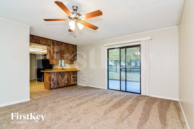 Building Photo - 5017 Kingswood Dr
