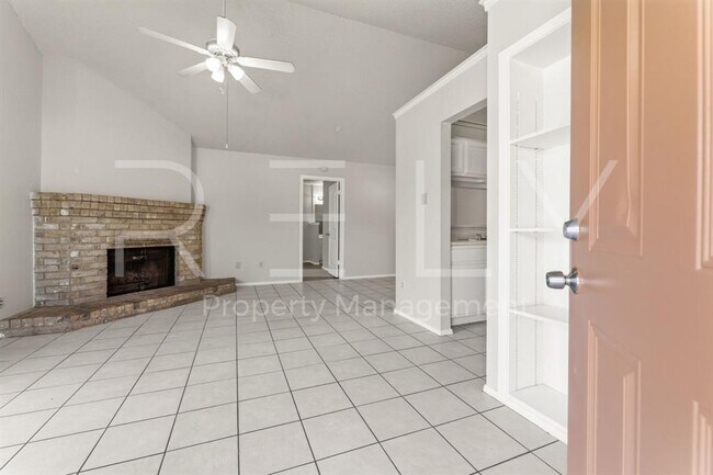 Building Photo - 409 Greenlawn Blvd