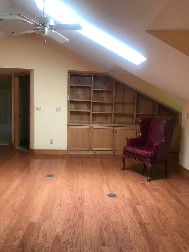 Foto principal - 8740 Center St