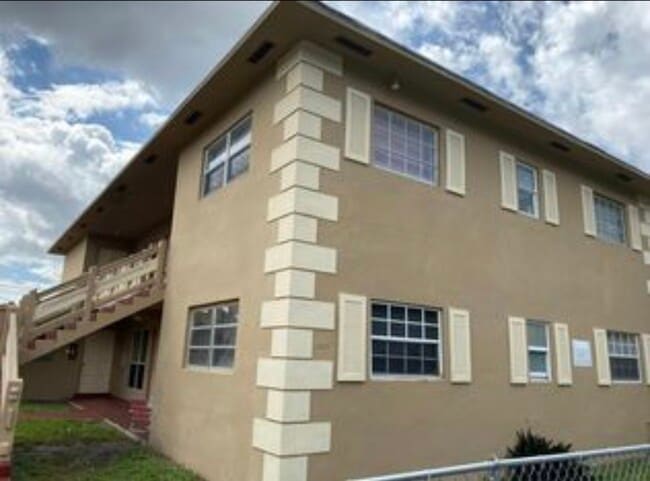Building Photo - 5850 NW 16th Pl
