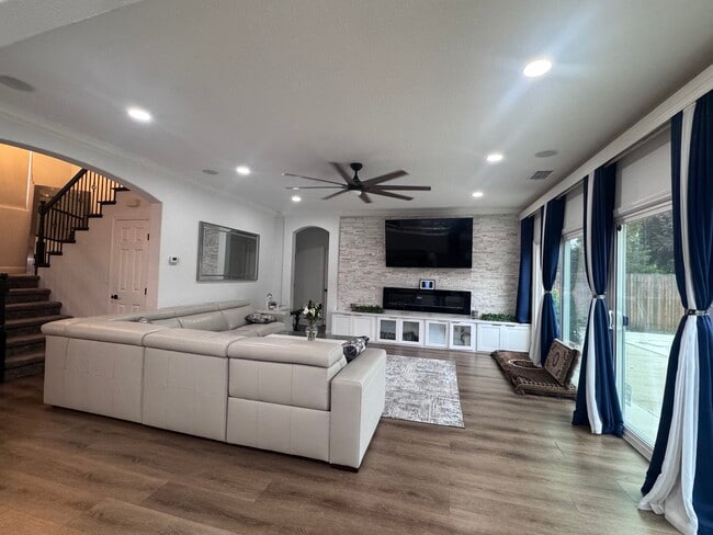 Building Photo - 9521 Shadowrock Way