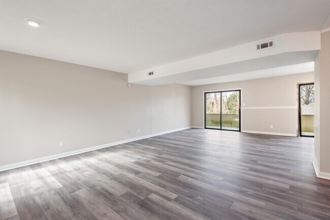 Building Photo - 8701 Olde Colony Trail