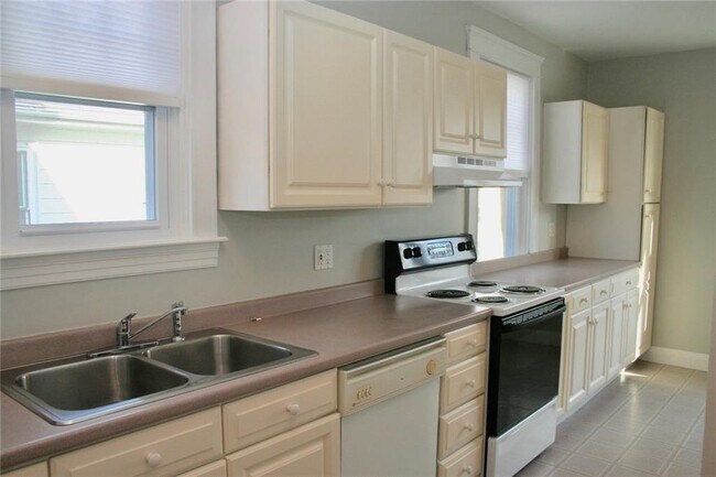 Building Photo - 665 Hope St