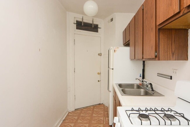 Foto del edificio - 3011 N Racine Ave