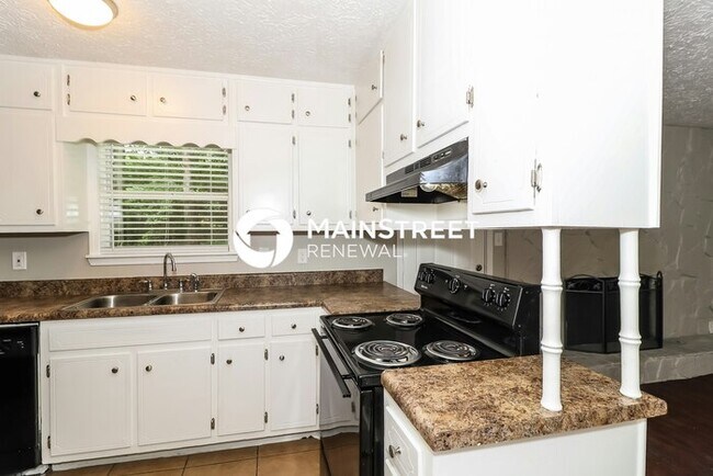 Foto del edificio - 3 Bedroom Pet-Friendly Home in Lithonia, GA with Main Street Renewal