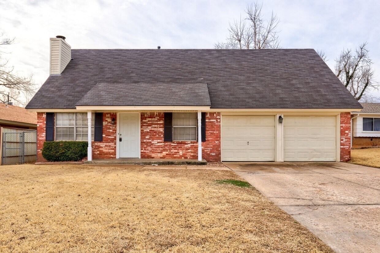Primary Photo - 4 bed, 2 bath house in mustang schools