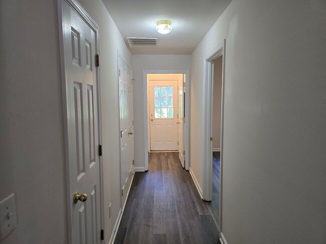 Building Photo - Freshly Updated Breckenridge Townhome with Pond Views & Flexible Living Space**