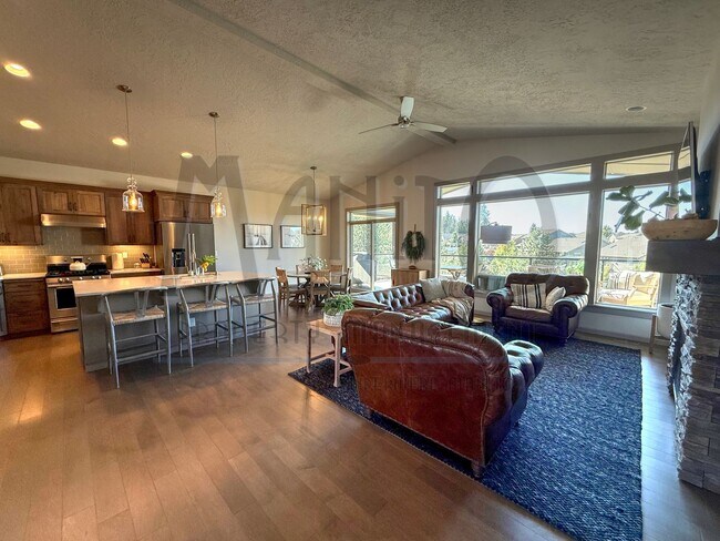 Foto del edificio - Spacious Eagle Ridge Home