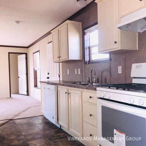 Building Photo - BRAND NEW Home! Apply today!