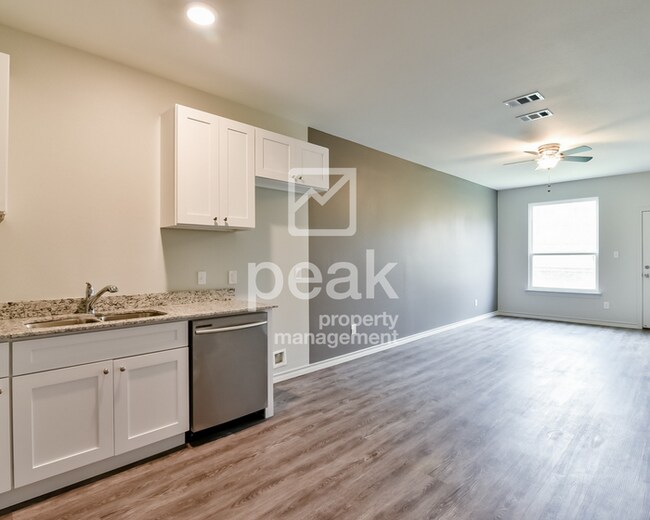 Foto del edificio - $1630! 3 Bed 2 1/2 Bath home in FORT WORTH! Free application through 8/10! See information in des...