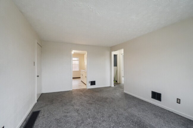 Building Photo - Fourplex - 1560 Cardington Rd, Kettering, ...