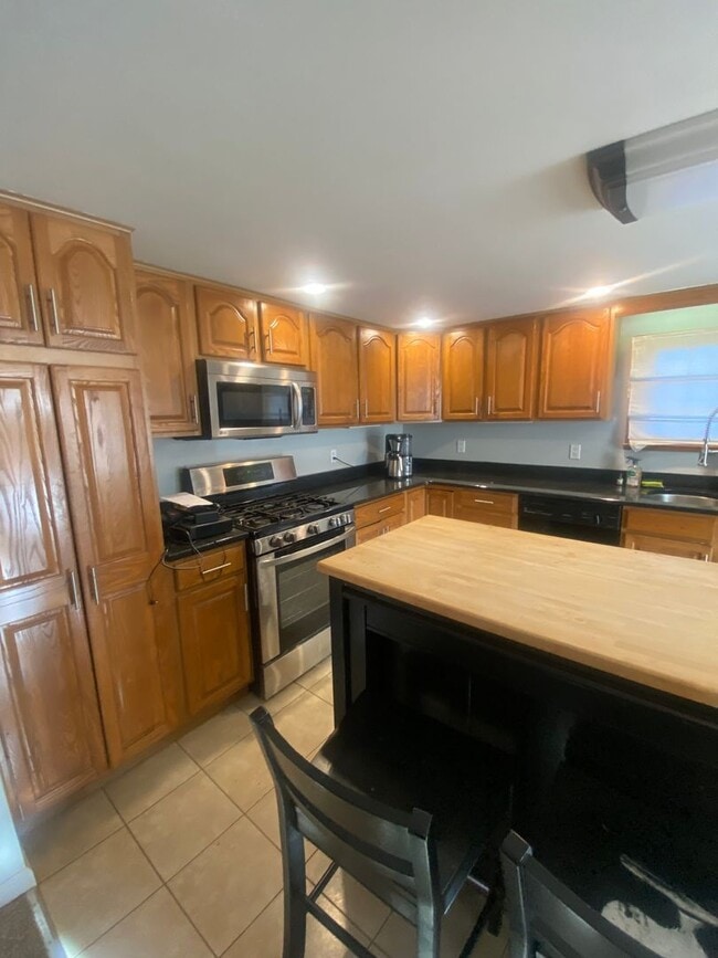 Building Photo - Amazing Single Family Home