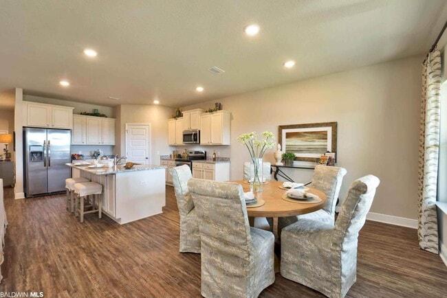 Building Photo - 31075 Semper Dr