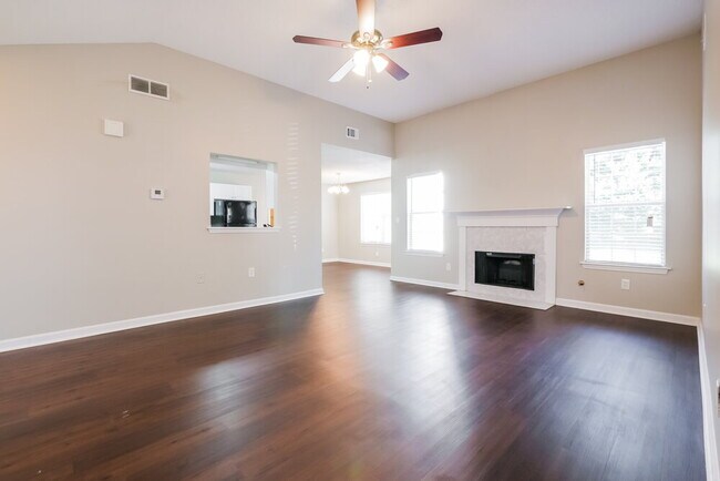 Foto del edificio - 172 Regency Park Dr