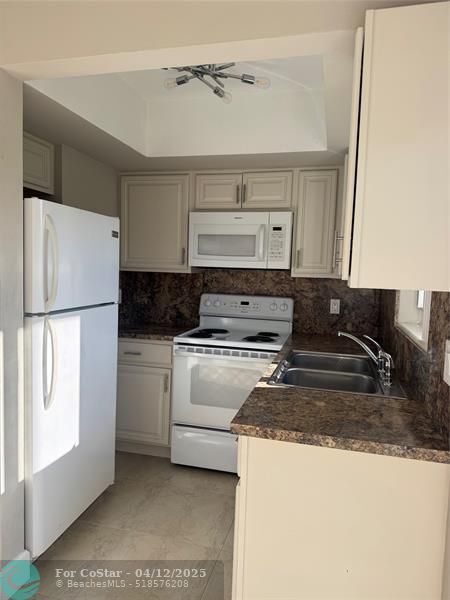 Foto del edificio - 2170 NE 44th St
