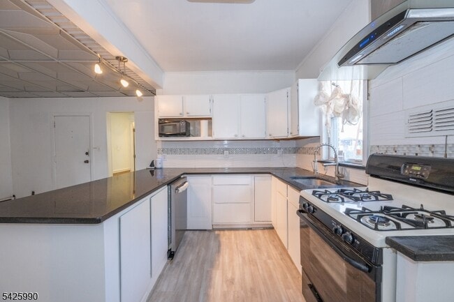 Foto del edificio - 12 Garfield Ave