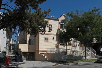 Building Photo - 437 E Cedar Ave