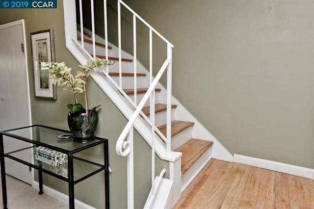 Oak Stairs - 1016 Bancroft Rd