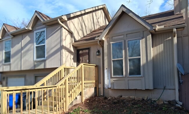 Building Photo - 146 N Saxony Dr