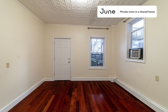 Foto del edificio - Private bedroom in 4 bed/2 bath Home