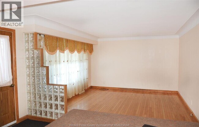 Photo du bâtiment - 2627 Westminster Blvd