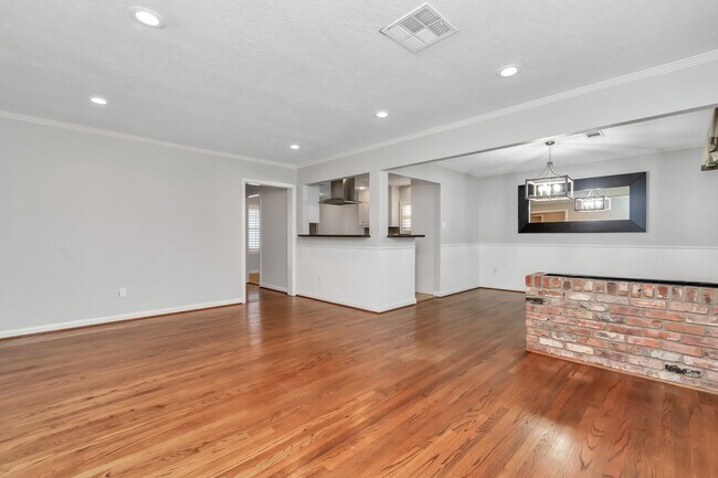 Foto del edificio - 4611 Merwin St