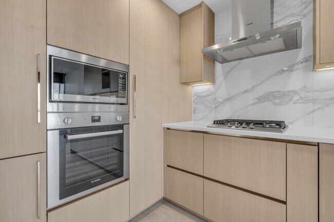 Photo du bâtiment - 2401-4880 Lougheed Highway