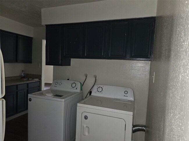 Building Photo - 6624 W Fuqua St