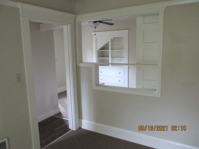 Building Photo - 8525
