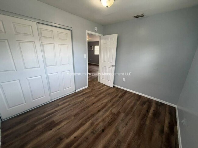 Foto del edificio - 8215 N 17th St