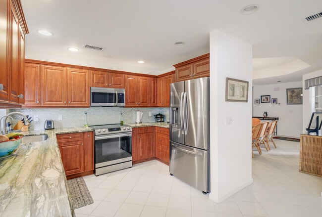 Building Photo - 11570 Briarwood Cir