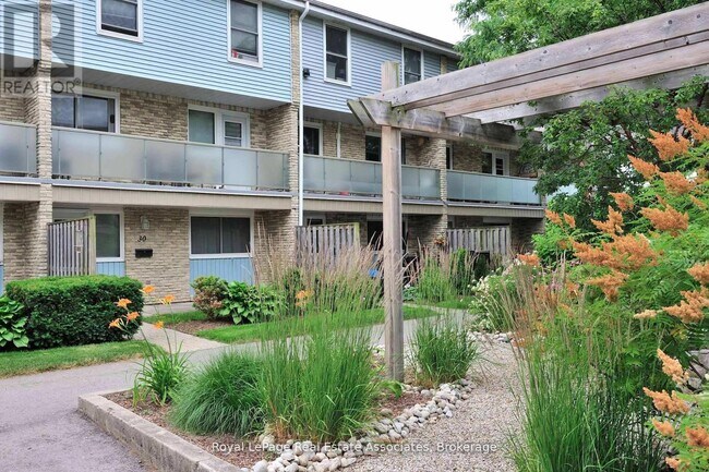 Building Photo - 35 Breckenridge Dr