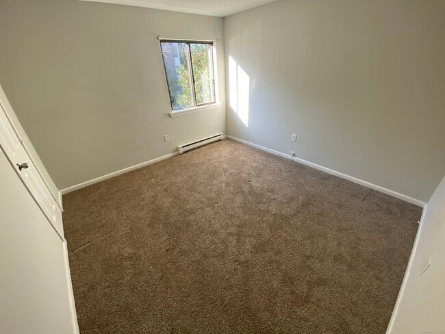 Foto del edificio - 32 Old Foxon Rd