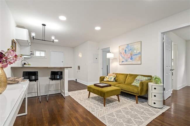 Building Photo - 1437 Vesta Ave
