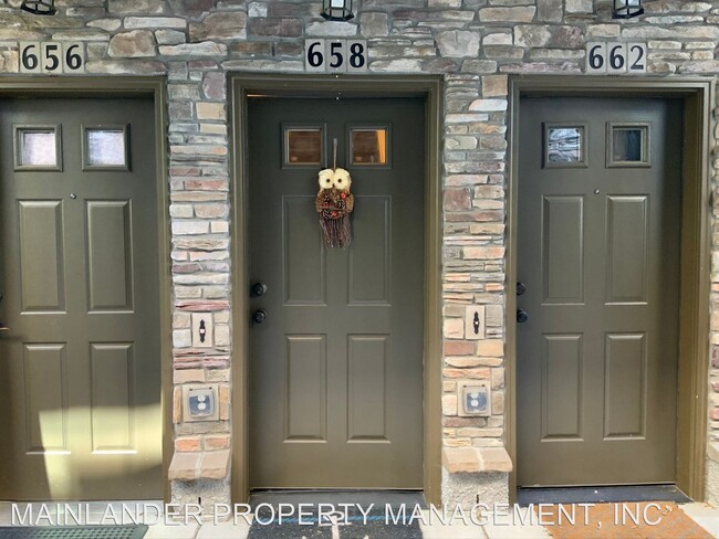 Foto del edificio - 658 NE Roydon Ln